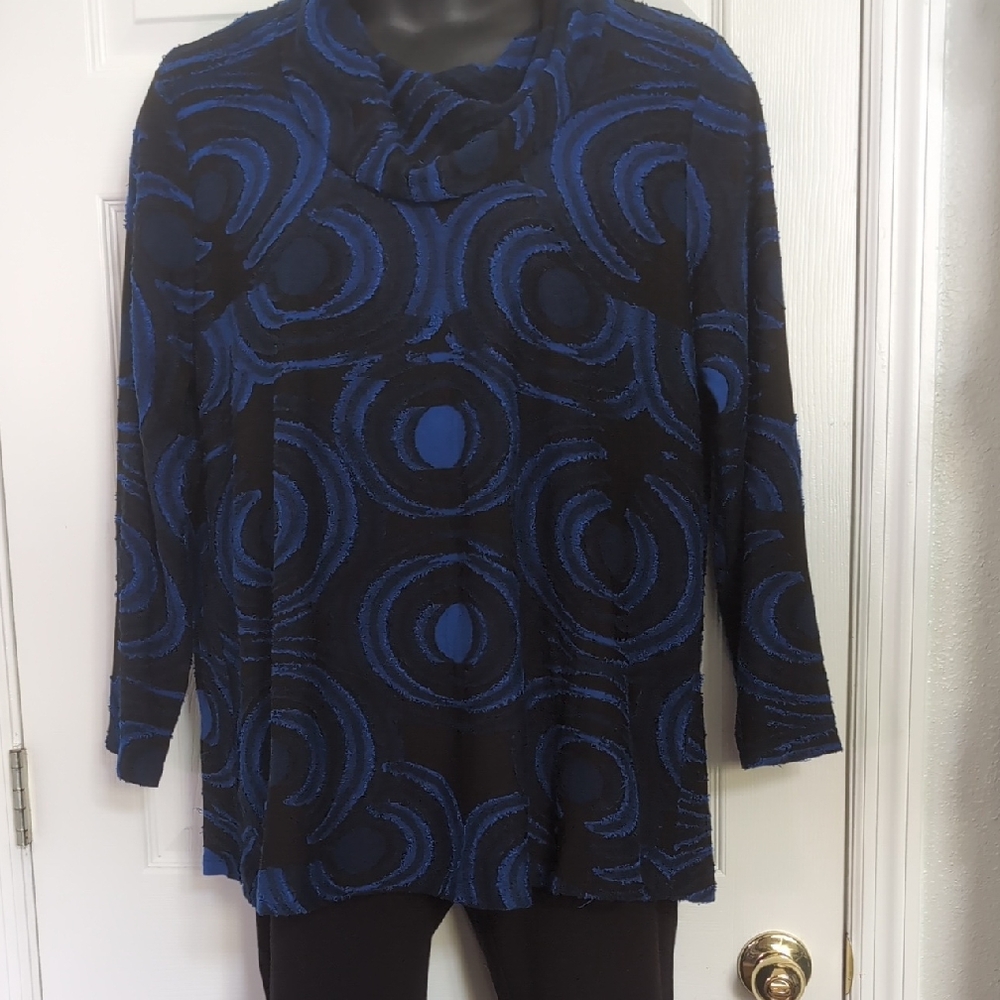 Ali Miles Blue and Black Graphic Tunic 3/4 Sleeve